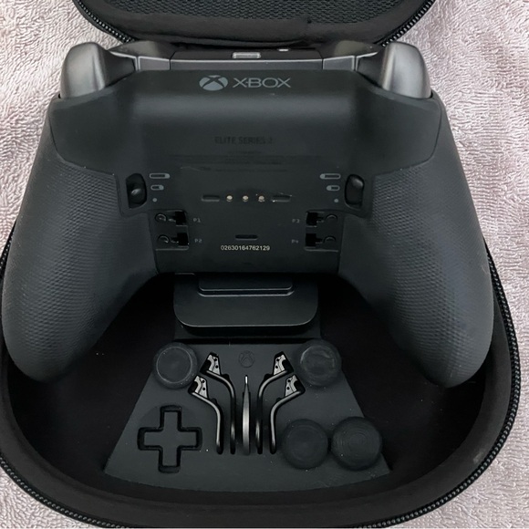 Xbox elite controller in perfect working condition - Picture 3 of 7